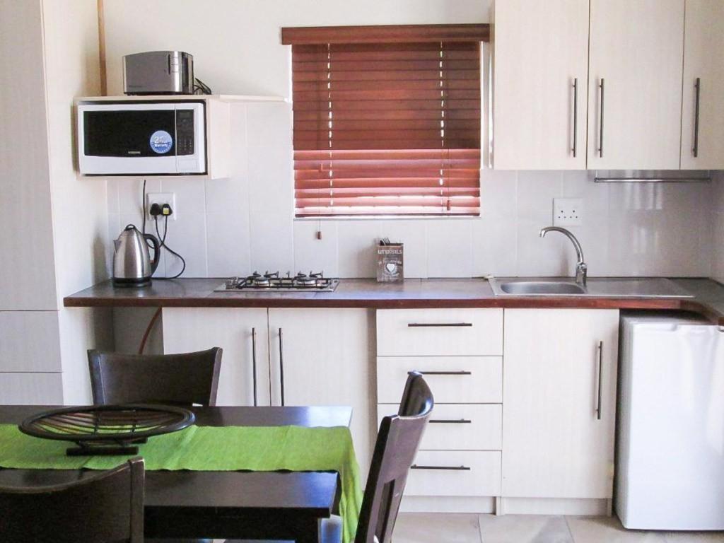 12 On Beach Guest House Saldanha Bay Екстериор снимка