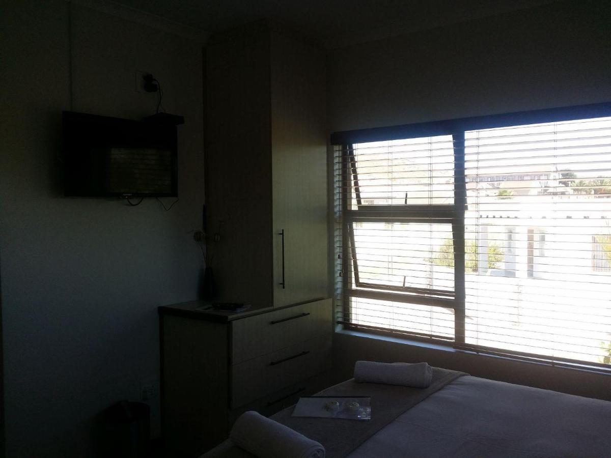 12 On Beach Guest House Saldanha Bay Екстериор снимка